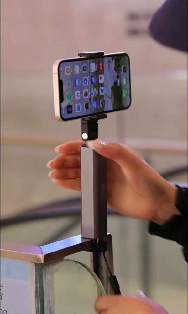 Velviz Ai powered tripod for video creators & influencers.